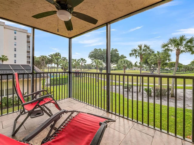 200 Jacaranda Country Club Dr # 1B, Plantation FL 33324
