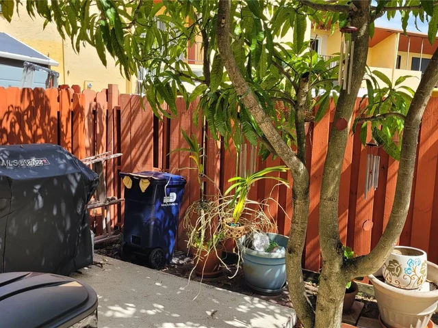 13731 SW 84th St # G, Miami FL 33183