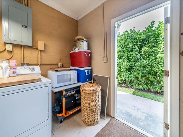 3910 SW 124th Ct, Miami FL 33175