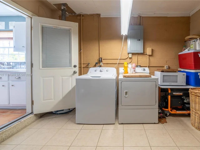 3910 SW 124th Ct, Miami FL 33175