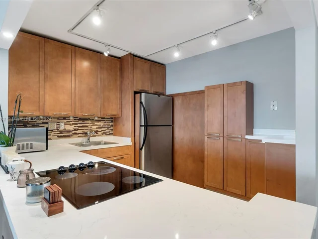 600 Three Islands Blvd # 1009, Hallandale Beach FL 33009