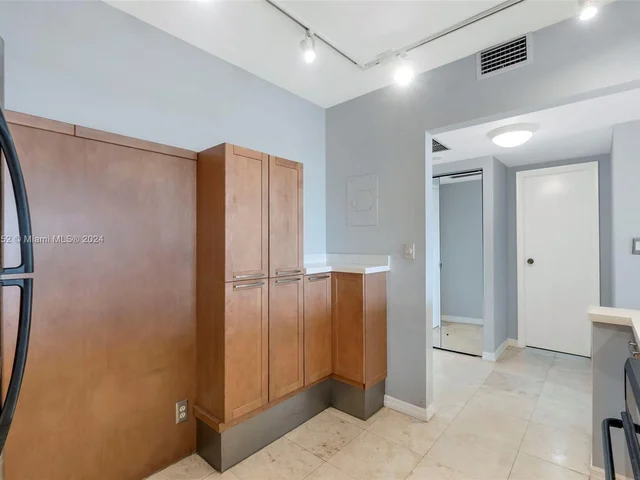 600 Three Islands Blvd # 1009, Hallandale Beach FL 33009