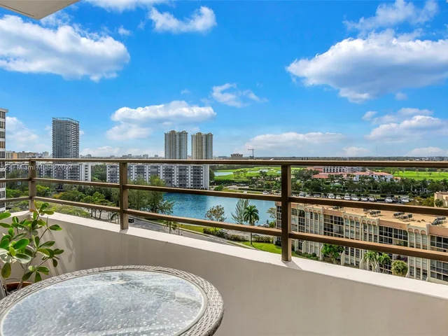 600 Three Islands Blvd # 1009, Hallandale Beach FL 33009
