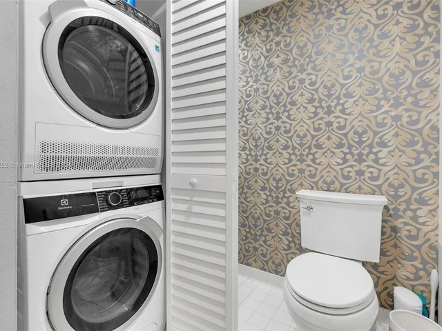 600 Three Islands Blvd # 1009, Hallandale Beach FL 33009