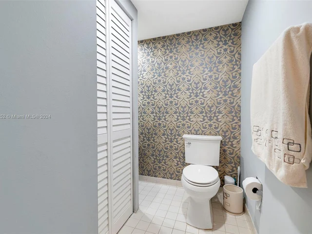 600 Three Islands Blvd # 1009, Hallandale Beach FL 33009