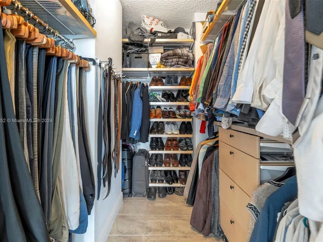 600 Three Islands Blvd # 1009, Hallandale Beach FL 33009