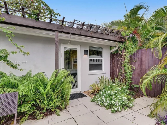 1621 N Victoria Park Rd, Fort Lauderdale FL 33305