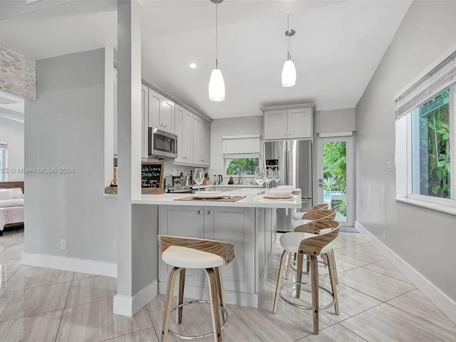 1621 N Victoria Park Rd, Fort Lauderdale FL 33305