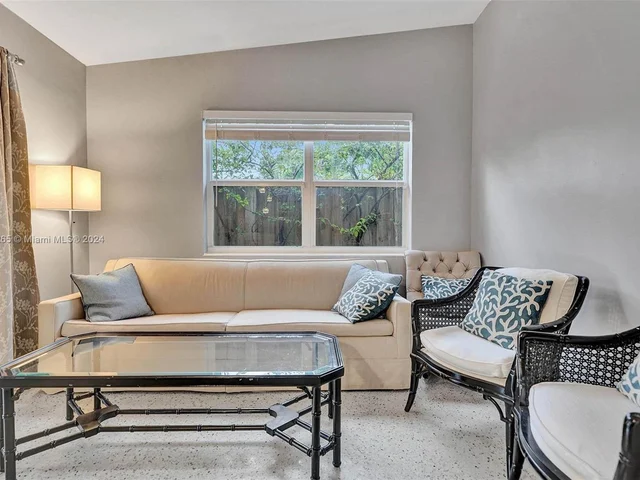 1621 N Victoria Park Rd, Fort Lauderdale FL 33305