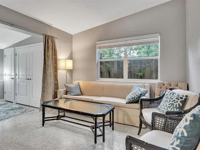 1621 N Victoria Park Rd, Fort Lauderdale FL 33305