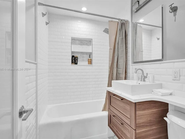 1621 N Victoria Park Rd, Fort Lauderdale FL 33305