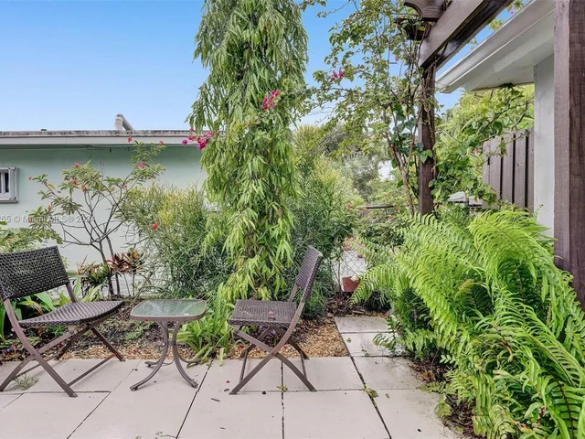 1621 N Victoria Park Rd, Fort Lauderdale FL 33305