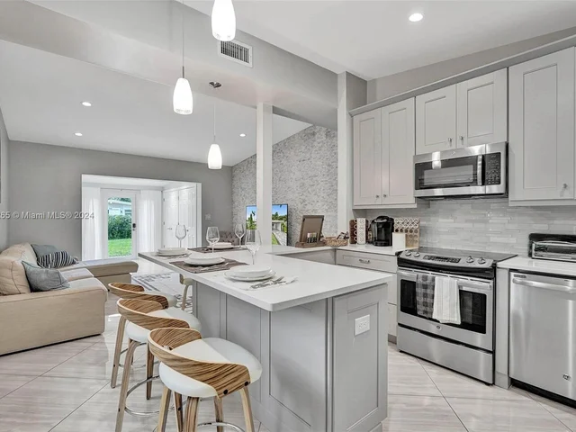 1621 N Victoria Park Rd, Fort Lauderdale FL 33305