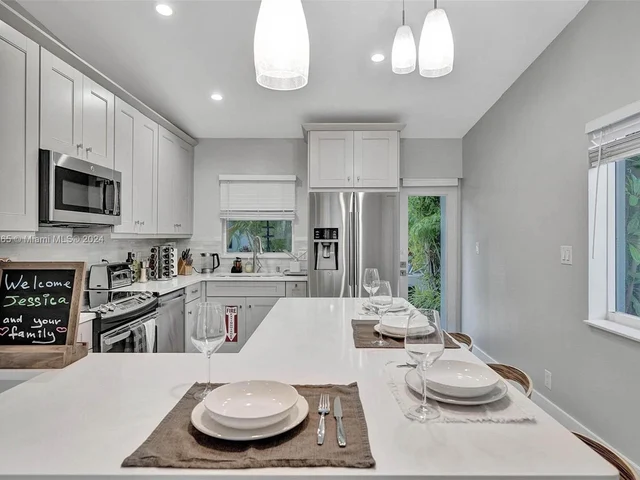 1621 N Victoria Park Rd, Fort Lauderdale FL 33305