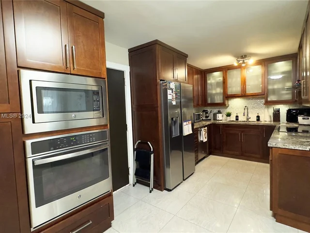 13953 Kendale Lakes Cir # 208B, Miami FL 33183