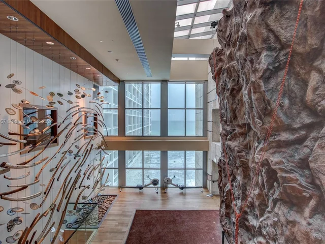 6799 Collins Ave # 304, Miami Beach FL 33141