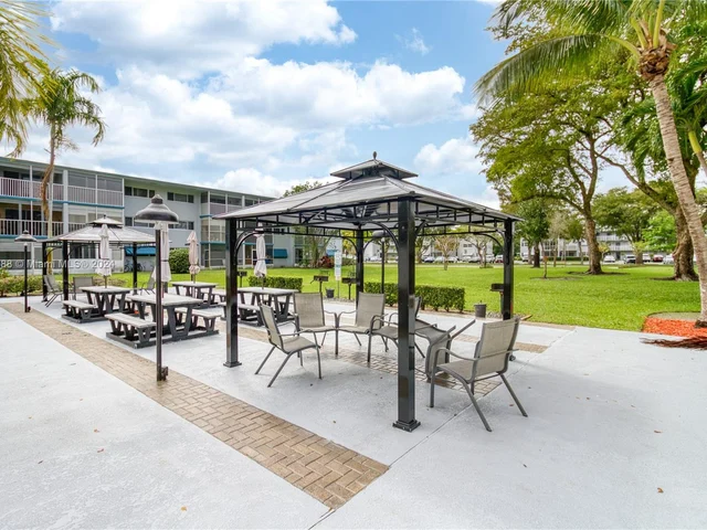 1101 Hillcrest Ct # 101, Hollywood FL 33021