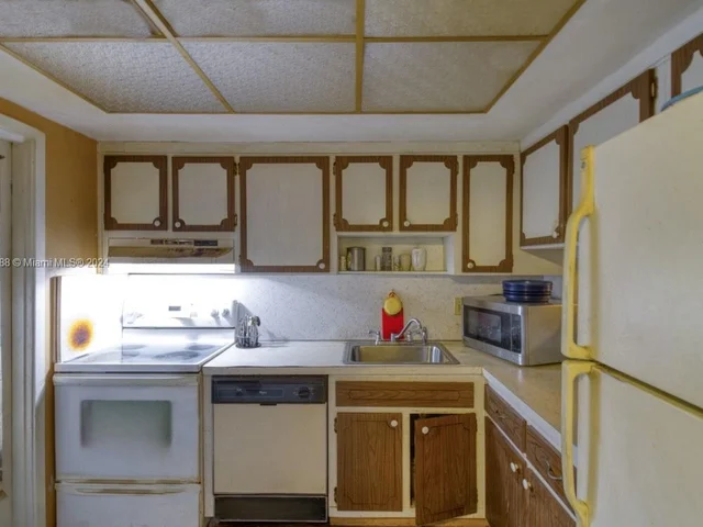 1101 Hillcrest Ct # 101, Hollywood FL 33021