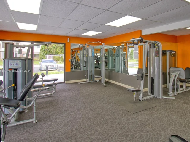 1101 Hillcrest Ct # 101, Hollywood FL 33021