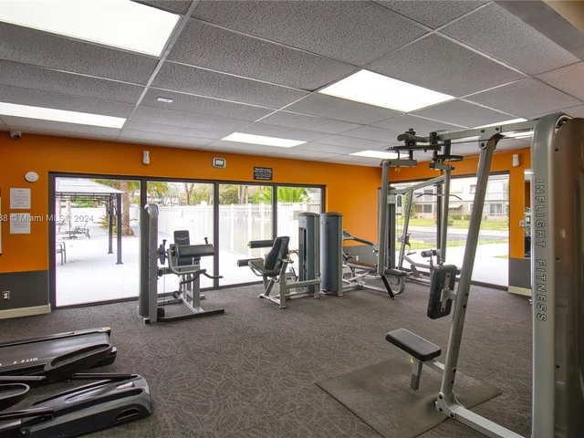 1101 Hillcrest Ct # 101, Hollywood FL 33021