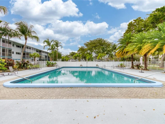 1101 Hillcrest Ct # 101, Hollywood FL 33021