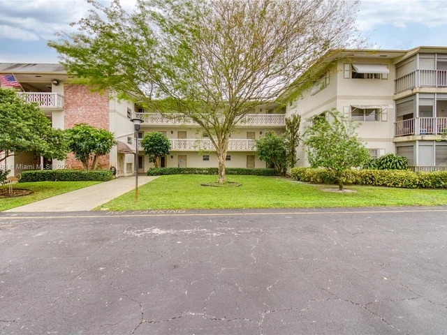 1101 Hillcrest Ct # 101, Hollywood FL 33021