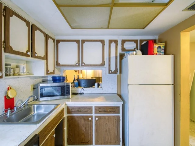 1101 Hillcrest Ct # 101, Hollywood FL 33021