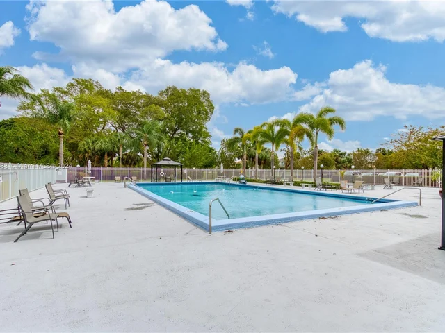 1101 Hillcrest Ct # 101, Hollywood FL 33021