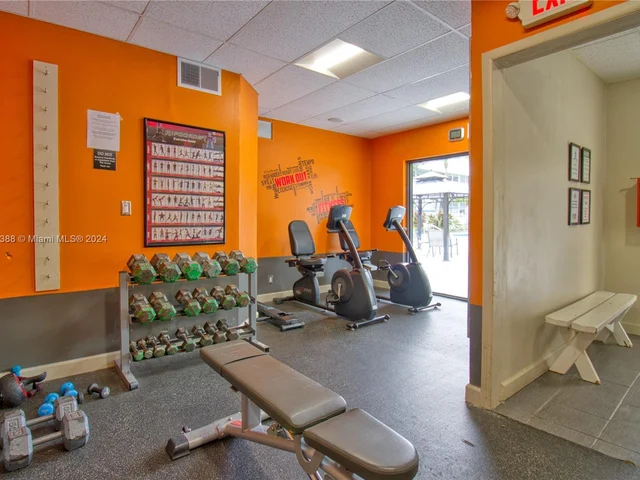 1101 Hillcrest Ct # 101, Hollywood FL 33021