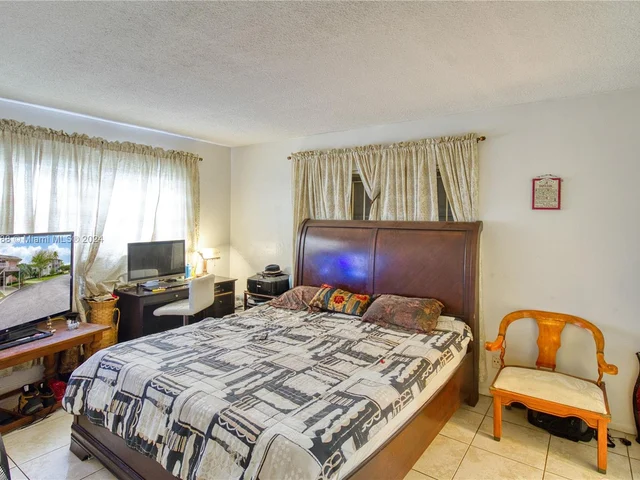 1101 Hillcrest Ct # 101, Hollywood FL 33021