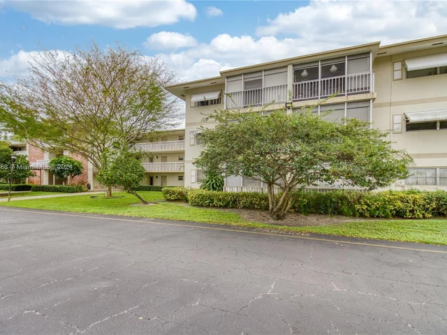 1101 Hillcrest Ct # 101, Hollywood FL 33021