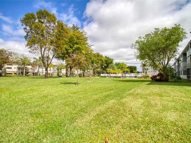 1101 Hillcrest Ct # 101, Hollywood FL 33021