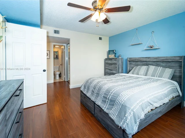 3636 Whitehall Dr # 303, West Palm Beach FL 33401