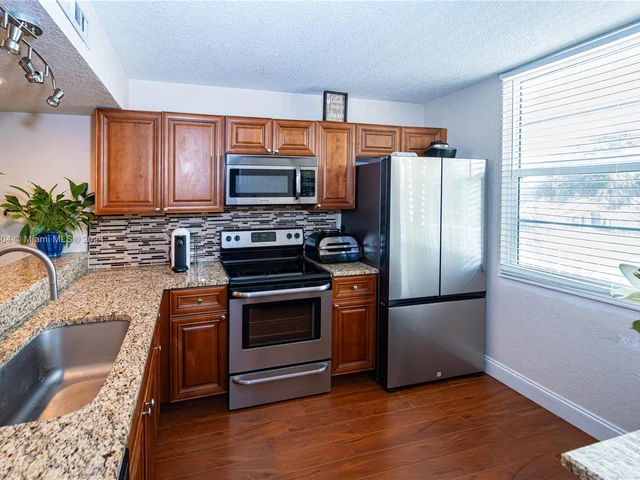 3636 Whitehall Dr # 303, West Palm Beach FL 33401