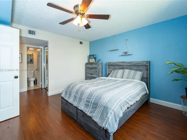 3636 Whitehall Dr # 303, West Palm Beach FL 33401