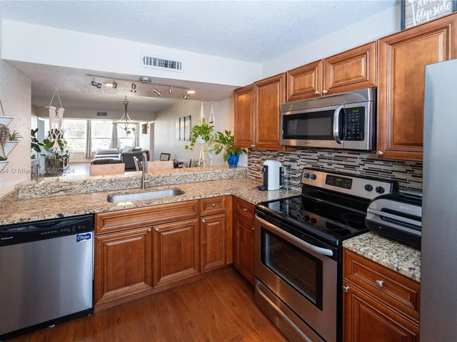 3636 Whitehall Dr # 303, West Palm Beach FL 33401