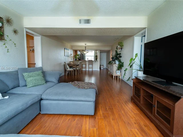 3636 Whitehall Dr # 303, West Palm Beach FL 33401