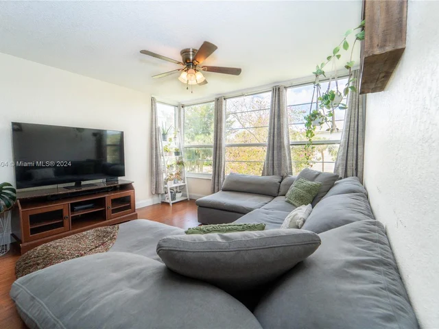 3636 Whitehall Dr # 303, West Palm Beach FL 33401