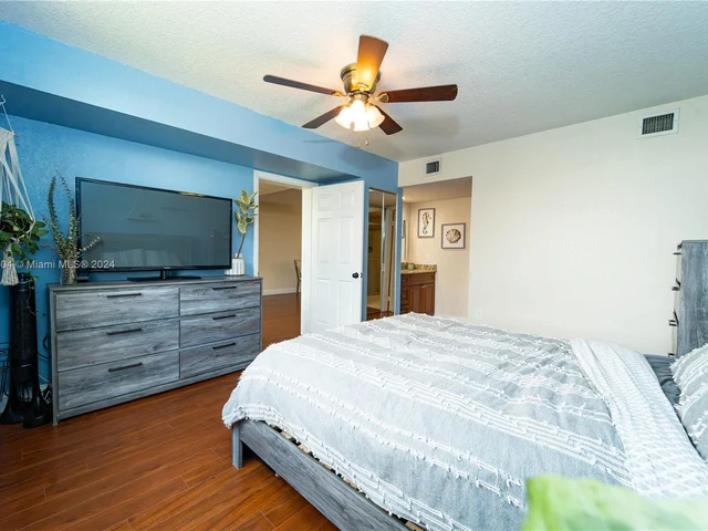 3636 Whitehall Dr # 303, West Palm Beach FL 33401