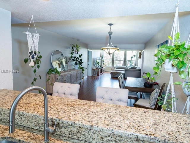 3636 Whitehall Dr # 303, West Palm Beach FL 33401