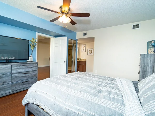 3636 Whitehall Dr # 303, West Palm Beach FL 33401