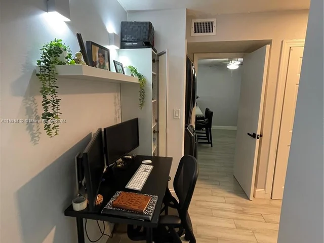 1751 NW 75th Ave # 207, Plantation FL 33313