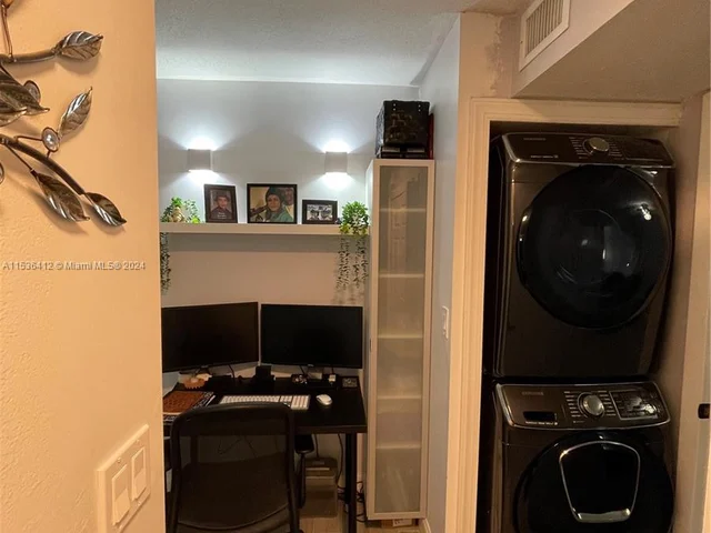 1751 NW 75th Ave # 207, Plantation FL 33313