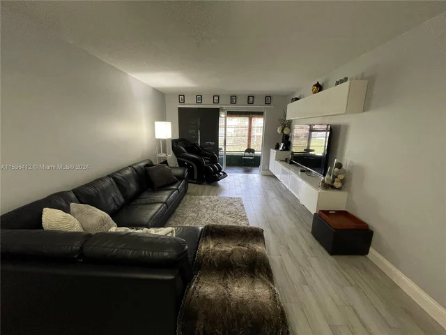 1751 NW 75th Ave # 207, Plantation FL 33313