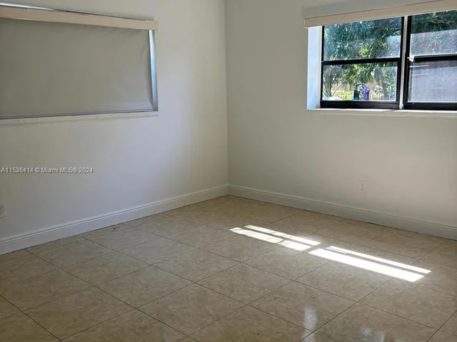 610 NE 177th St # 0, Miami FL 33162