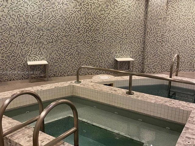 244 Biscayne Blvd # 3205, Miami FL 33132