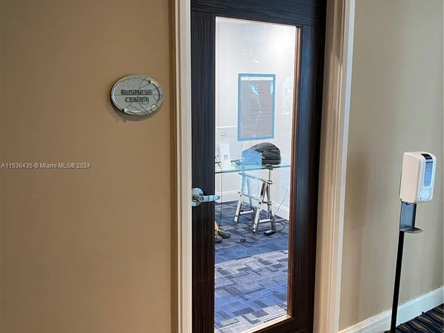 244 Biscayne Blvd # 3205, Miami FL 33132