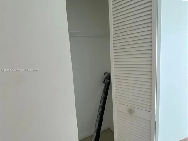 244 Biscayne Blvd # 3205, Miami FL 33132