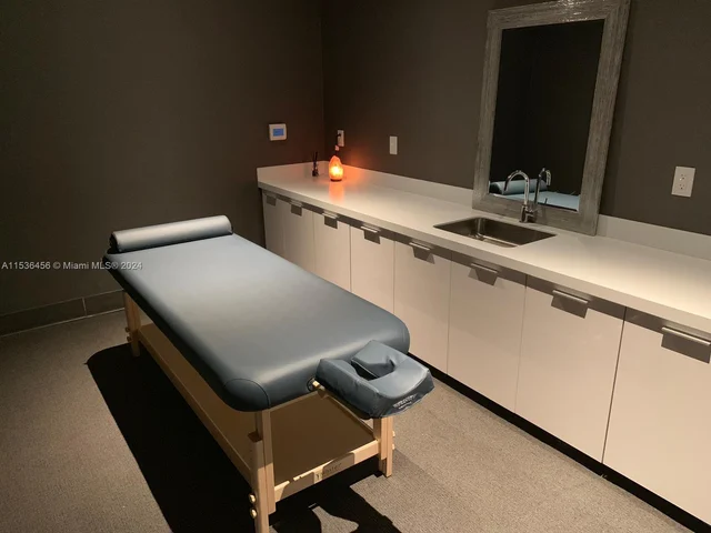 1600 NE 1st Ave # 2118, Miami FL 33132