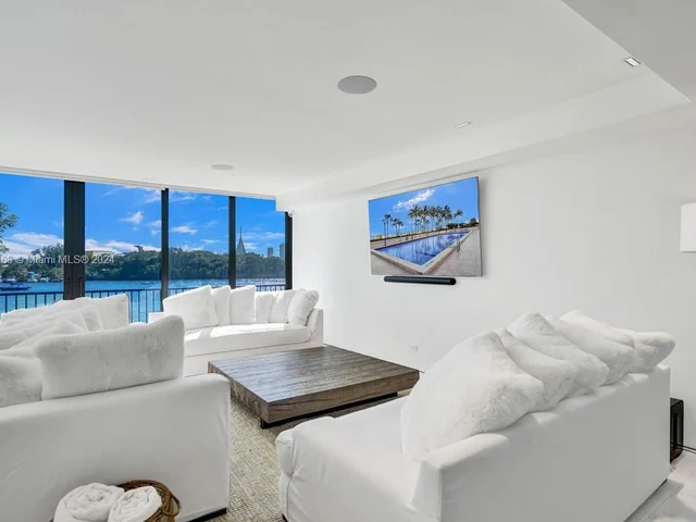 1000 Venetian Way # 101, Miami FL 33139